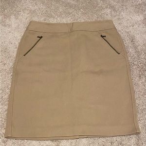 Loft Tan Pencil Skirt Size 8 - Zippered Pockets!